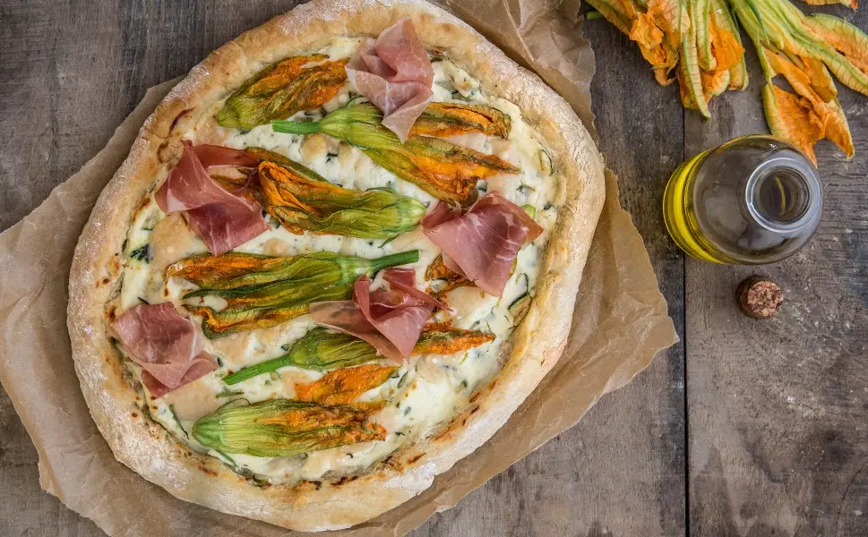 Pizza à la fleur de courgette Pizza à la fleur de courgette Aoste professionnel