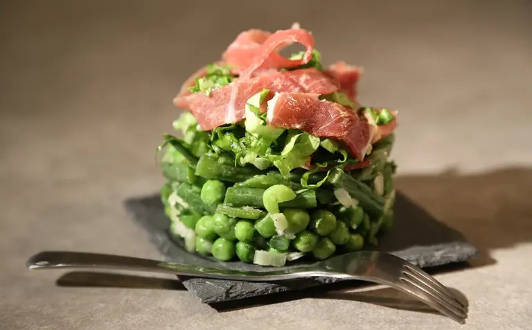Etuvée de Légumes verts, Allumettes de Jambon Etuvée de Légumes verts, Allumettes de Jambon Aoste professionnel